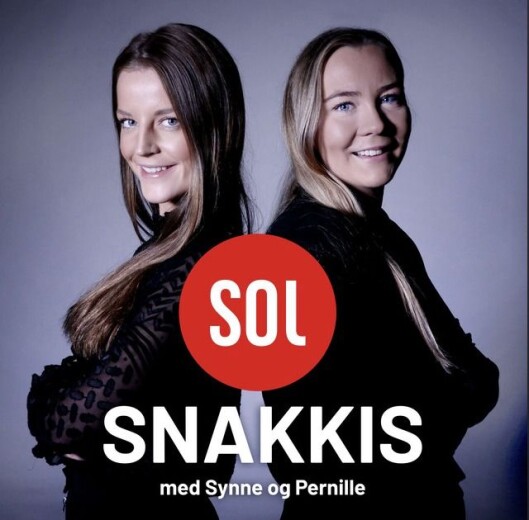 SOL.no-vaktsjefene Synne Elise Solli Sanderud (til venstre) og Pernille Elene Bjørtomt Hunes skal lede den nye nyhetspodkasten. SOL.no-vaktsjefene Synne Elise Solli Sanderud (til venstre) og Pernille Elene Bjørtomt Hunes skal lede den nye nyhetspodkasten.