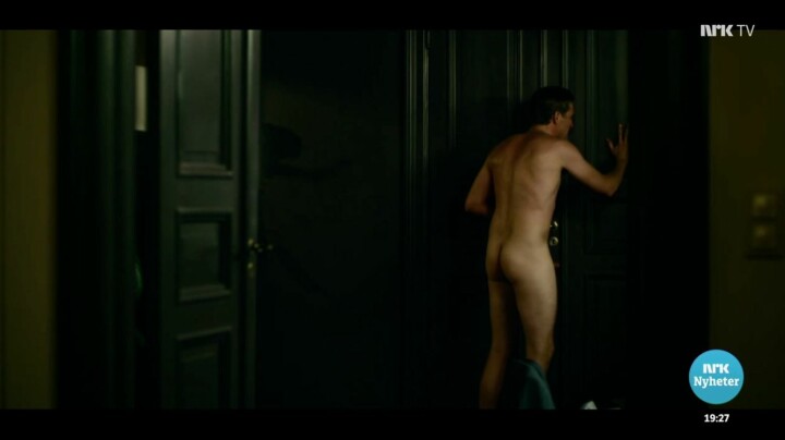 Denne sekvensen fra «Exit», der skuespiller Tobias Santelmann går rundt naken med en erigert penis, var blant klippene som ble vist på Dagsrevyen.