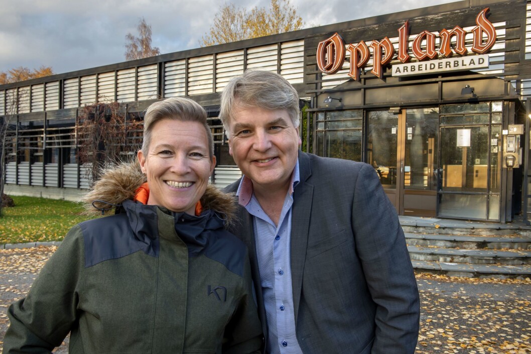 Anita Gjøs begynner i ny jobb fra januar 2020. Her med ansvarlig redaktør og daglig leder Erik Sønstelie. Anita Gjøs begynner i ny jobb fra januar 2020. Her med ansvarlig redaktør og daglig leder Erik Sønstelie.
