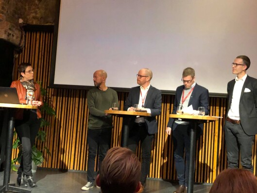 Paneldiskusjonen under Medietilsynets presentasjon av befolkningsundersøkelsen. Paneldiskusjonen under Medietilsynets presentasjon av befolkningsundersøkelsen.