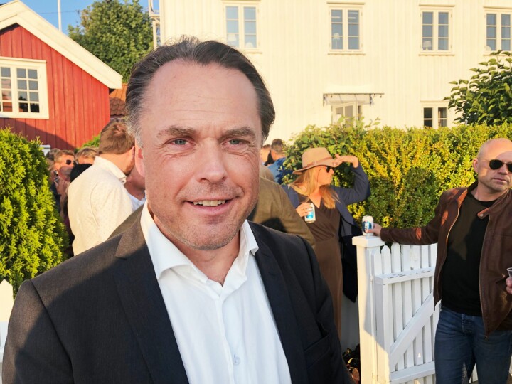 TV 2-reporter Kjetil Løset jubler for nyheten om at TV 2 gjenoppretter politisk avdeling - her fra Arendalsuka 2019.