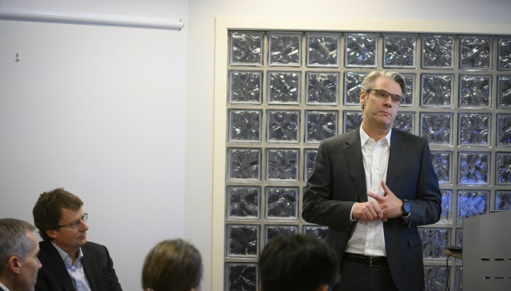 Administrerende direktør Johan Hansson (VD) i det svenske medieselskapet Stampen. Til venstre: konsernsjef Per Axel Koch i Polaris Media.