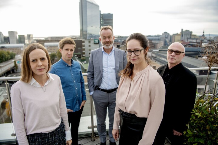 På bildet, fra venstre: Målgruppeleder Marit Tronier Halvorsen, nyhetssjef Marcus Husby, sjefredaktør Amund Djuve, nyhetsredaktør Janne Johannessen og finansredaktør Terje Erikstad.