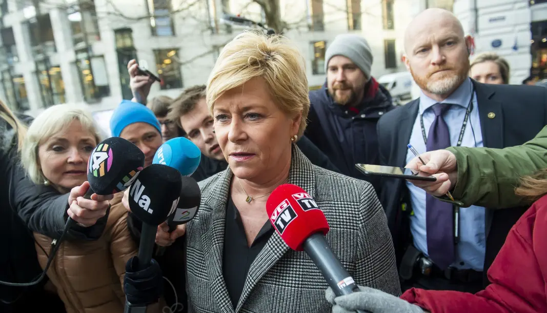Siv Jensen har møtt mangt et fulltallig pressekorps de siste par tiårene. I sin nye bok er hun kritisk til norske journalister. Siv Jensen har møtt mangt et fulltallig pressekorps de siste par tiårene. I sin nye bok er hun kritisk til norske journalister.