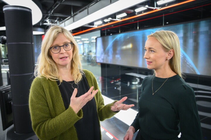 Nyhetsredaktør Karianne Solbrække og programleiar Linn Wiik i TV 2.