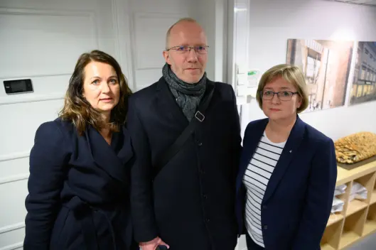 Assisterande generalsekretær Reidun Kjelling nybø, generalsekretær Arne Jensen og styreleiar Hanna Relling Berg i Norsk Redaktørforening (NR). Her etter vedtaket tysdag. Assisterande generalsekretær Reidun Kjelling nybø, generalsekretær Arne Jensen og styreleiar Hanna Relling Berg i Norsk Redaktørforening (NR). Her etter vedtaket tysdag.