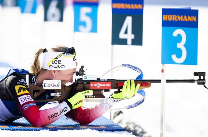 NRK og TV 2 sikrer seg rettighetene til skiskyting. Her fra da Marte Olsbu Røiseland gikk inn til en 3.plass under normaldistanse 15 km kvinner under VM i skiskyting 2020 i Anterselva.