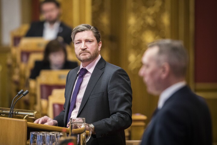 Christian Tybring-Gjedde (FrP) går hardt ut mot Dagens Nærsingsliv sine politiske journalistar.