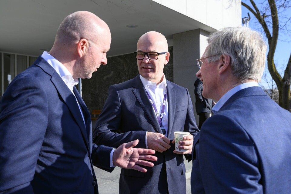 Kringkastingssjef Thor Gjermund Eriksen øker lønnen sin med 100 500 i året fra i fjor. Her sammen med NRKs lokaliseringsdirektør Jon Espen Lohne (fra venstre) som tjener 1.801.500 og styreleder Birger Magnus.