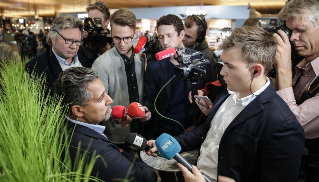 Politisk journalist Mads Fremstad (t.h) har sluttet i TV 2. Her intervjuer han kulturminister Abid Raja (V). Politisk journalist Mads Fremstad (t.h) har sluttet i TV 2. Her intervjuer han kulturminister Abid Raja (V).