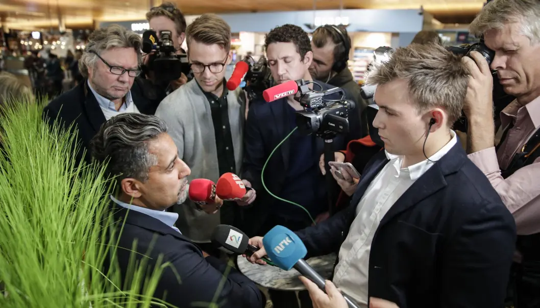Politisk journalist Mads Fremstad (t.h) har sluttet i TV 2. Her intervjuer han kulturminister Abid Raja (V). Politisk journalist Mads Fremstad (t.h) har sluttet i TV 2. Her intervjuer han kulturminister Abid Raja (V).