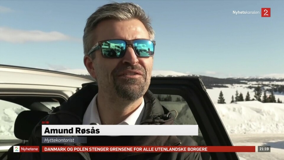 Skjermdump av TV 2-innslaget med Amund Røsås på 21-nyheitene fredag kveld.