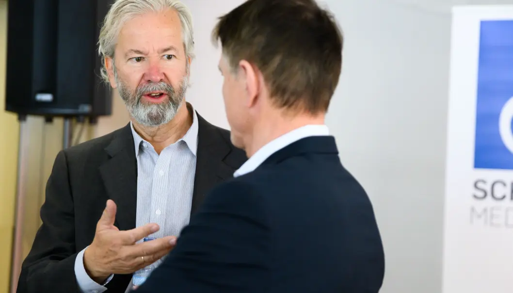 Styreleder i Schibsted, Ole Jacob Sunde. Her i samtale med tidligere finansdirektør Trond Berger. Styreleder i Schibsted, Ole Jacob Sunde. Her i samtale med tidligere finansdirektør Trond Berger.
