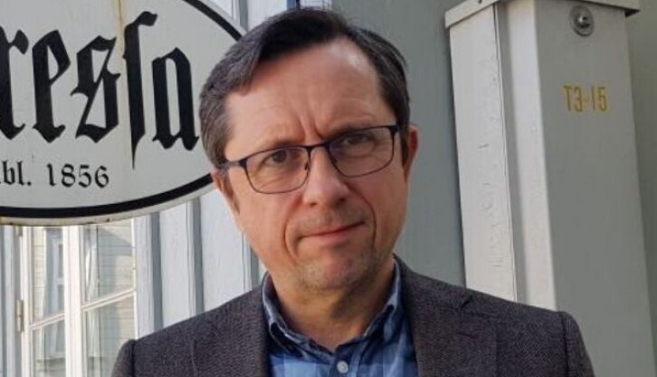Redaktør Peer Andreassen er imponert over arbeidsinnsatsen til de ansatte i Grimstad Adressetidende.