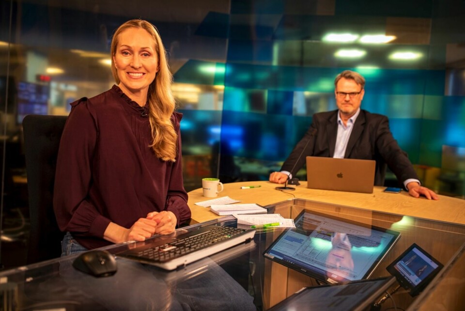 Programleiar Ida Creed og NRK-journalist Hallvard Sandberg, under sending søndag 29. mars.