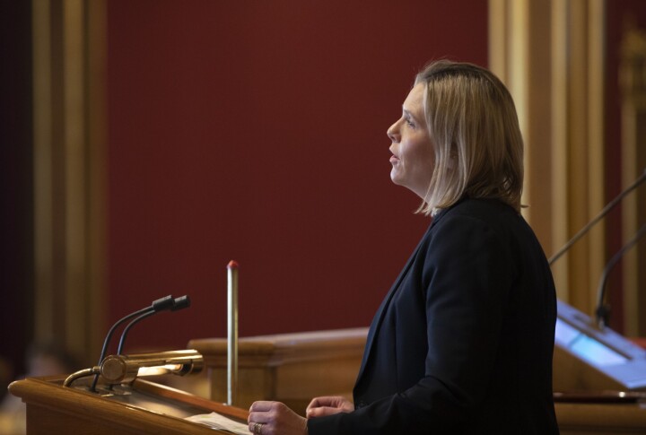 Fremskrittpartiets Sylvi Listhaug i Stortinget under behandlingen av regjeringens krisepakke.