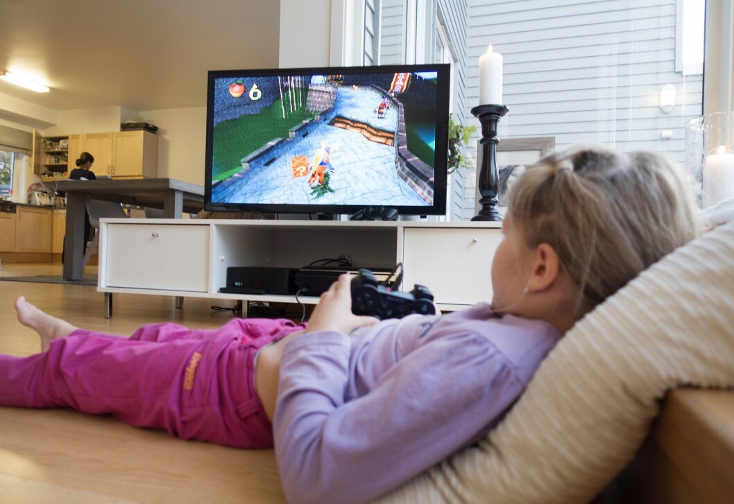 Nesten seks av ti i alderen 9-18 år bruker penger når de spiller. Viktig å snakke med barna om pengebruk i spill fra tidlig alder, sier Medietilsynet-direktør. Nesten seks av ti i alderen 9-18 år bruker penger når de spiller. Viktig å snakke med barna om pengebruk i spill fra tidlig alder, sier Medietilsynet-direktør.
