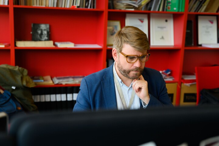 Sjefredaktør Sigvald Sveinbjørnsson i Bergensavisen. Sjefredaktør Sigvald Sveinbjørnsson i Bergensavisen.