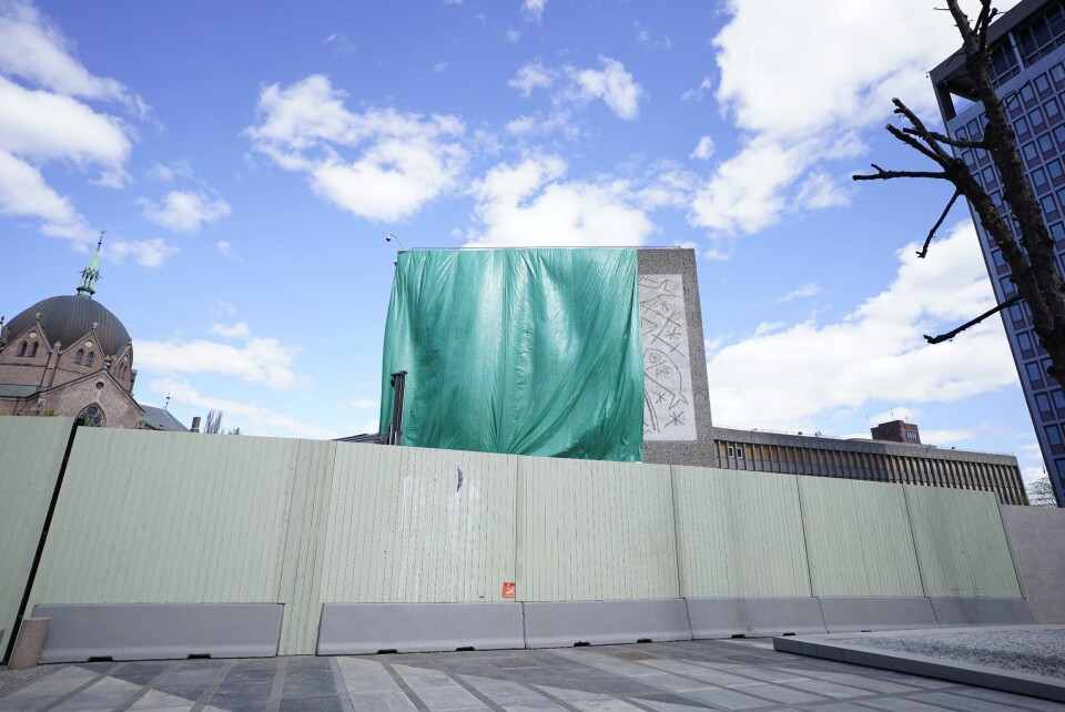 Y-blokka i Oslo sentrum er vedtatt revet, men debatten om rivingen raser fortsatt.