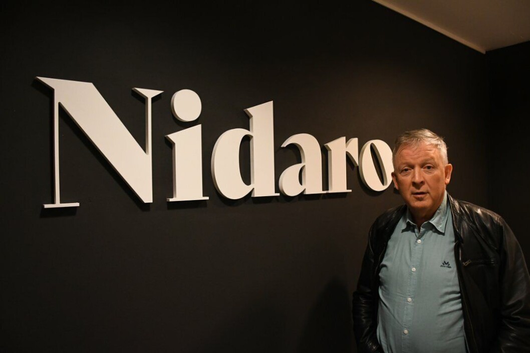 Han har tidligere trent det irakiske fotballandslaget. Nå blir han sportskommentator i Nidaros. Han har tidligere trent det irakiske fotballandslaget. Nå blir han sportskommentator i Nidaros.