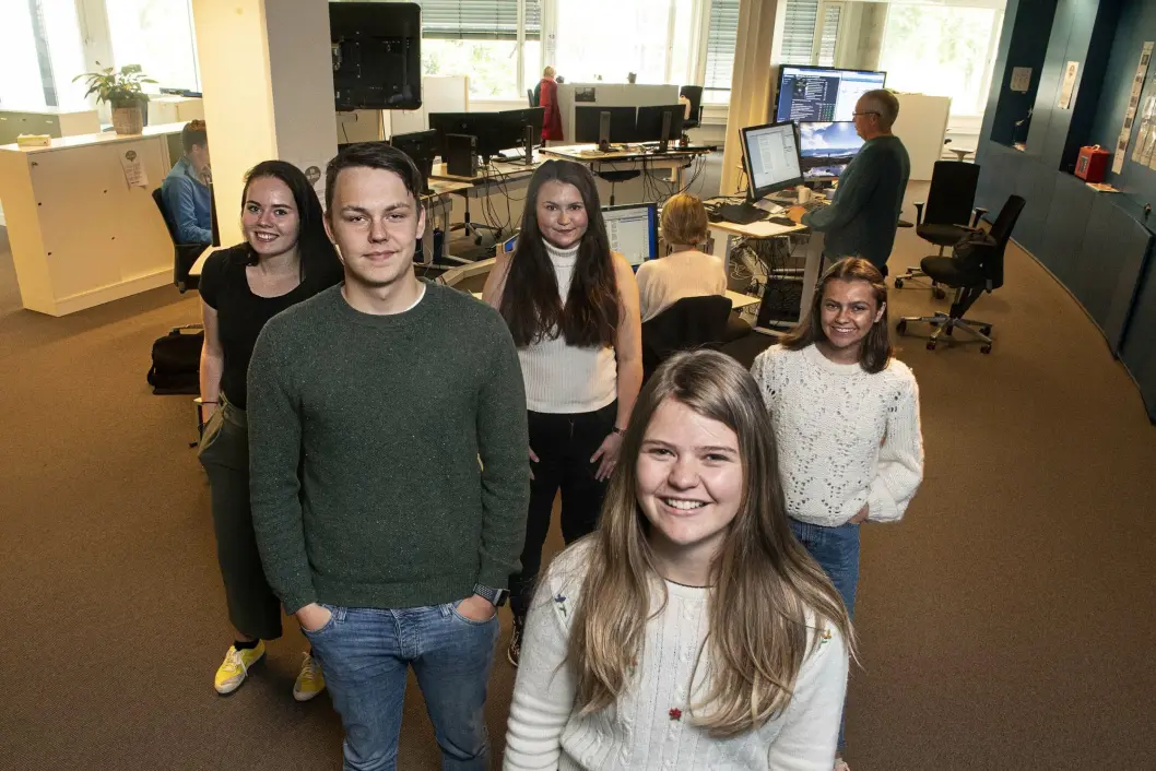 Katharina Hovde, Marcus B. Ericson, Sunniva Hadland Bøthun, Daphne Steketee og Iris Katrine Hamre er sommervikarer i Romsdals Budstikke. Katharina Hovde, Marcus B. Ericson, Sunniva Hadland Bøthun, Daphne Steketee og Iris Katrine Hamre er sommervikarer i Romsdals Budstikke.