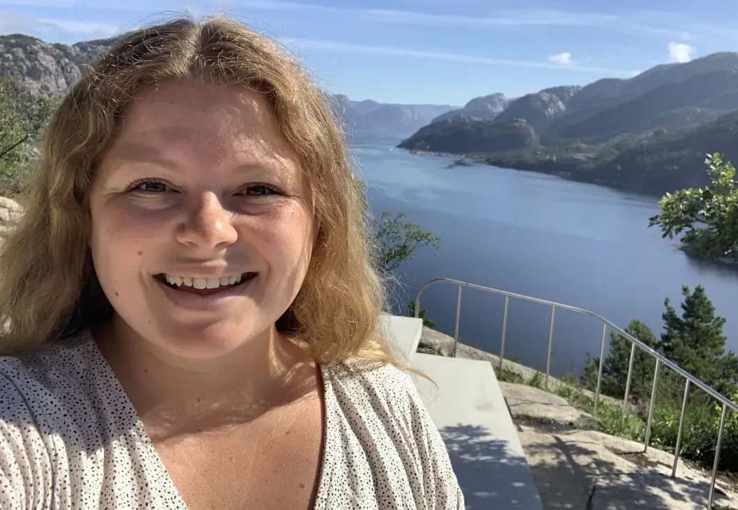 Strandbuen-journalist Stine Serigstad på tur i Lysefjorden i Ryfylke. Strandbuen-journalist Stine Serigstad på tur i Lysefjorden i Ryfylke.