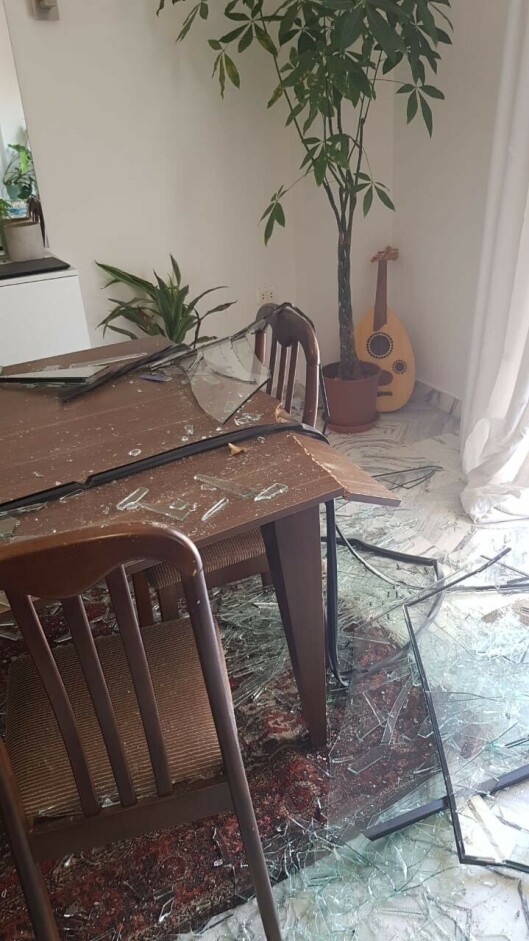 Mye glass ble knust i Amund Bakke Foss leilighet under tirsdagens eksplosjon. Mye glass ble knust i Amund Bakke Foss leilighet under tirsdagens eksplosjon.