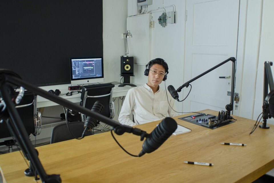 Danby Choi i Subjekts podkast-studio.