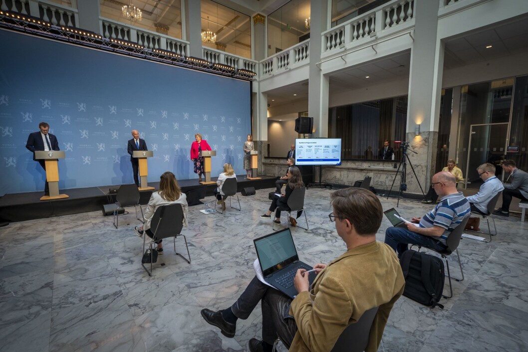 Barne- og familieminister Kjell Ingolf Ropstad (Krf), finansminister Jan Tore Sanner (H), statsminister Erna Solberg (H) og næringsminister Iselin Nybø (V) under en pressekonferanse om Norges vei ut av koronakrisen. Barne- og familieminister Kjell Ingolf Ropstad (Krf), finansminister Jan Tore Sanner (H), statsminister Erna Solberg (H) og næringsminister Iselin Nybø (V) under en pressekonferanse om Norges vei ut av koronakrisen.
