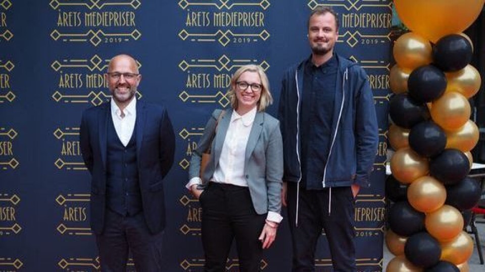 Paal Uvaag ble tildelt NTBs språkpris fredag kveld. NTBs sjefredaktør Mads Yngve Storvik overrakte prisen. Fra venstre NTBs sjefredaktør Mads Yngve Storvik, NTBs nyhetsredaktør Sarah Sørheim, prisvinner Paal Uvaag. Foto: Caroline Roka / MBL Paal Uvaag ble tildelt NTBs språkpris fredag kveld. NTBs sjefredaktør Mads Yngve Storvik overrakte prisen. Fra venstre NTBs sjefredaktør Mads Yngve Storvik, NTBs nyhetsredaktør Sarah Sørheim, prisvinner Paal Uvaag. Foto: Caroline Roka / MBL