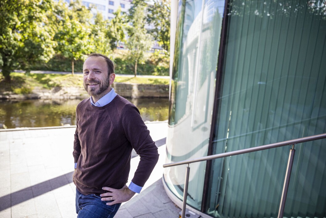 Mikael Holter blir finansjournalist i Dagens Næringsliv. Mikael Holter blir finansjournalist i Dagens Næringsliv.
