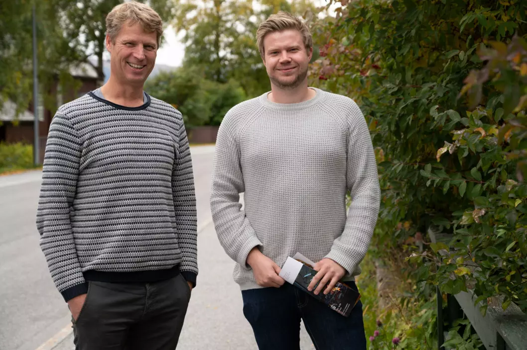 Administrerende direktør i Hallingdølen Ola Stave (til venstre) og redaktør Ragnar Hilde ser frem til lanseringen av hyttavår.no.