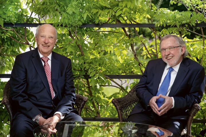 Kong Harald og forfatter Harald Stanghelle. Foto: Agnete Brun / Kagge forlag / NTB
