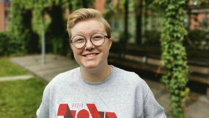 Radio Nova-redaktør Robin Frøyen er ikke fornøyd med tilskuddet Velferdstinget har tildelt radiostasjonen.