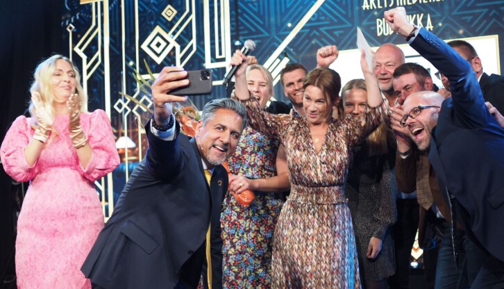 Budstikka vant prisen for «Årets Mediehus» i fjor. Kanskje får også årets vinnere ta en jubelselfie med kulturminister Abid Raja.