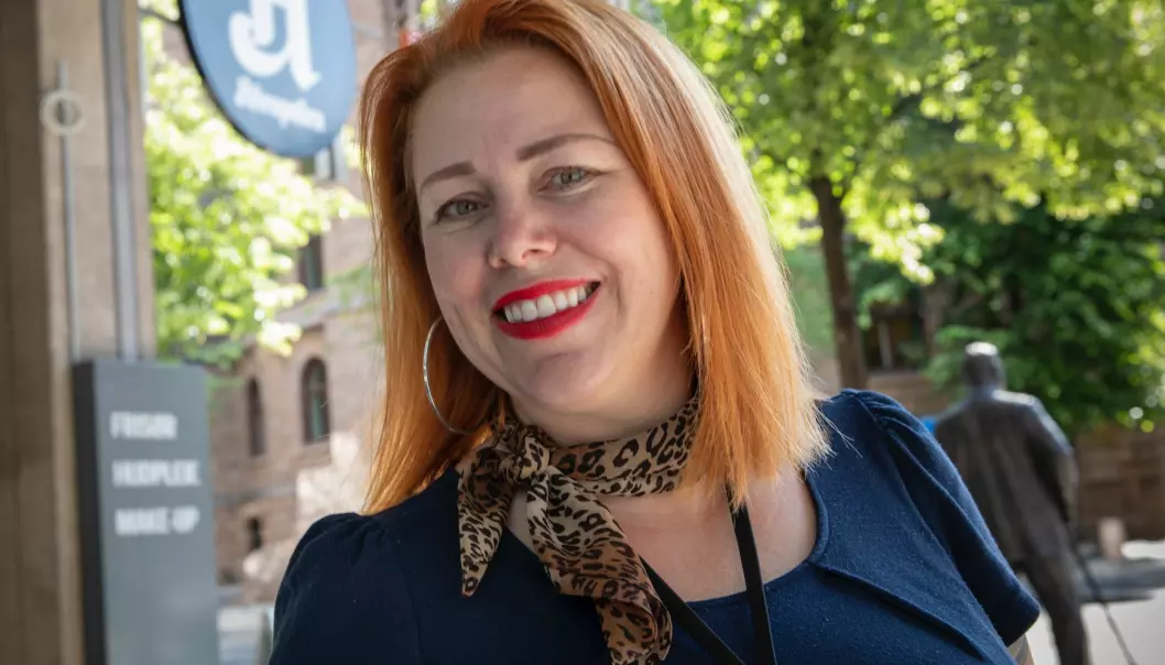 Cecilie Asker er til vanlig kulturredaktør i Aftenposten. I fjor bestemte hun seg for å forske på journalister og hjemmekontor.