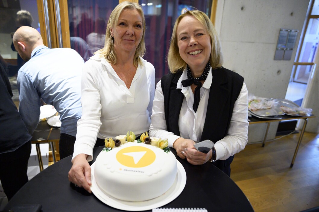 Anne Kari Gylder (til venstre) fra det norske utviklerselskapet Innocode og Veslemøy Rysstad fra MBL markerte lanseringen av den nye skoleavis-appen i fjor med kake. Nå kan de glede seg over ytterligere vekst i 2020. Anne Kari Gylder (til venstre) fra det norske utviklerselskapet Innocode og Veslemøy Rysstad fra MBL markerte lanseringen av den nye skoleavis-appen i fjor med kake. Nå kan de glede seg over ytterligere vekst i 2020.