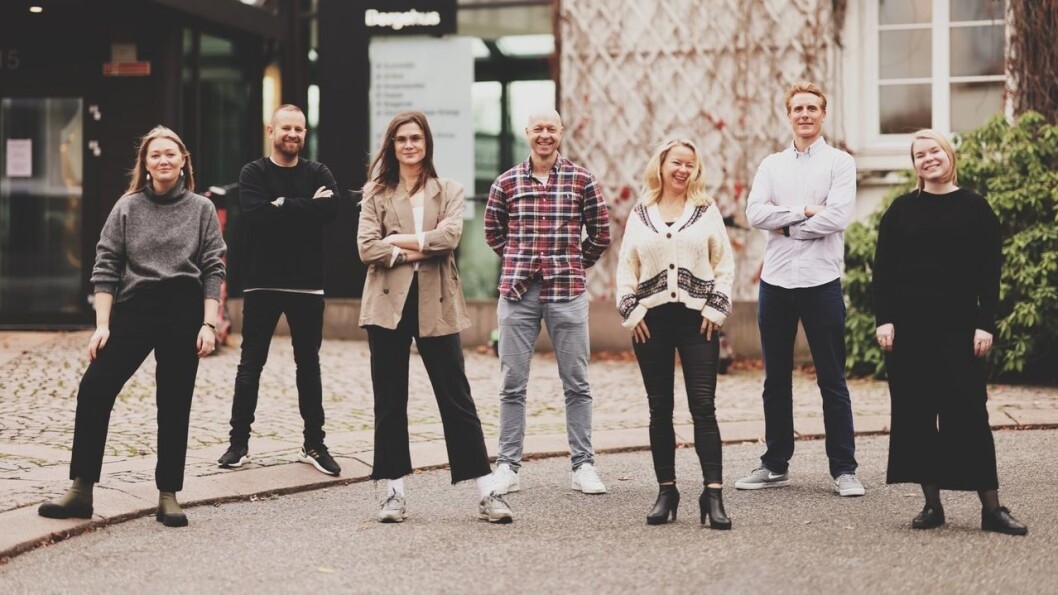 Rubicon Radio får nye eiere. På bildet er ophie de Rohan Birkeland, Esben Selvig, Henriette Aurtande, Kaare Daniel Steen, Rebecca Medbøe, Henrik Bergesen og Hanne Mjelstad. (Ingrid Torjesen var ikke tilstede da bildet ble tatt). Rubicon Radio får nye eiere. På bildet er ophie de Rohan Birkeland, Esben Selvig, Henriette Aurtande, Kaare Daniel Steen, Rebecca Medbøe, Henrik Bergesen og Hanne Mjelstad. (Ingrid Torjesen var ikke tilstede da bildet ble tatt).