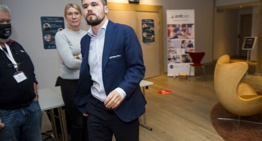 NRK ber Magnus Carlsen fjerne betting­reklame fra romjuls­sjakken