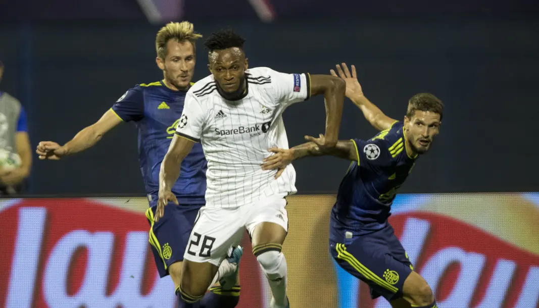 Zagreb, Kroatia
Samuel Adegbenro i duell med Petar Stojanović under kvalifiseringkampen til Champions League mellom Dinamo Zagreb og Rosenborg på Maksimir stadion.
Foto: Terje Pedersen / NTB Zagreb, Kroatia
Samuel Adegbenro i duell med Petar Stojanović under kvalifiseringkampen til Champions League mellom Dinamo Zagreb og Rosenborg på Maksimir stadion.
Foto: Terje Pedersen / NTB