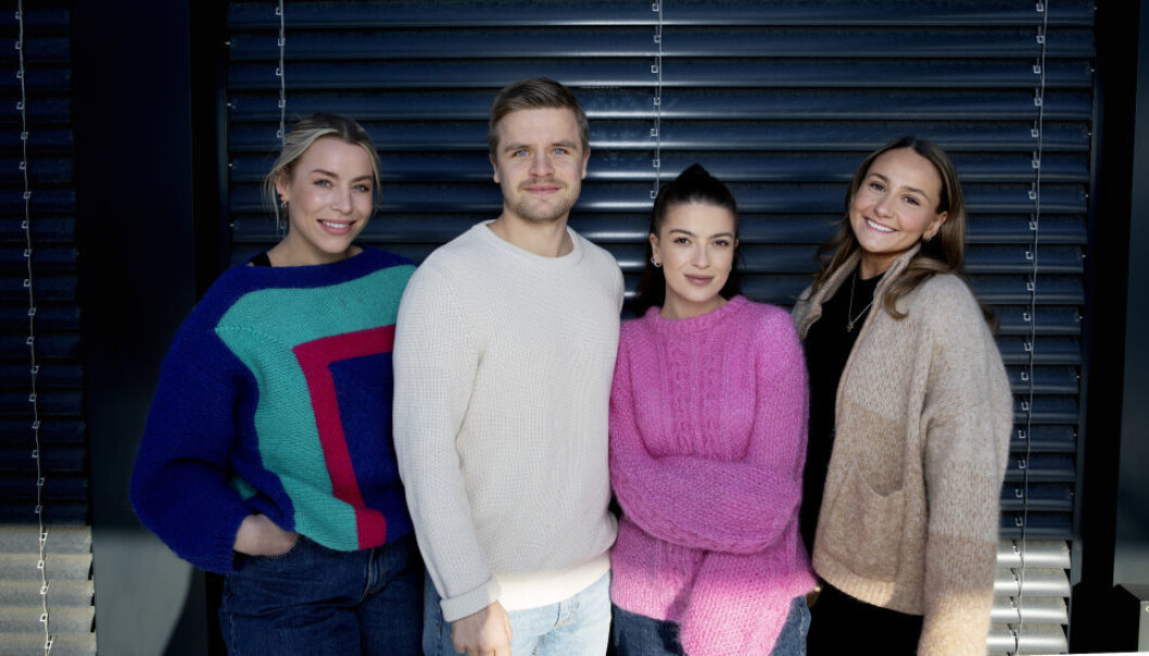 Aller Medias kjendis-tv-satsing, Rød Løper, fortsetter å vokse. Her med tv-reporter Thea Hope, programleder Jonas Scheie Hammer og Kine Falch - samt produsent Julie Easter Christiansen. Aller Medias kjendis-tv-satsing, Rød Løper, fortsetter å vokse. Her med tv-reporter Thea Hope, programleder Jonas Scheie Hammer og Kine Falch - samt produsent Julie Easter Christiansen.