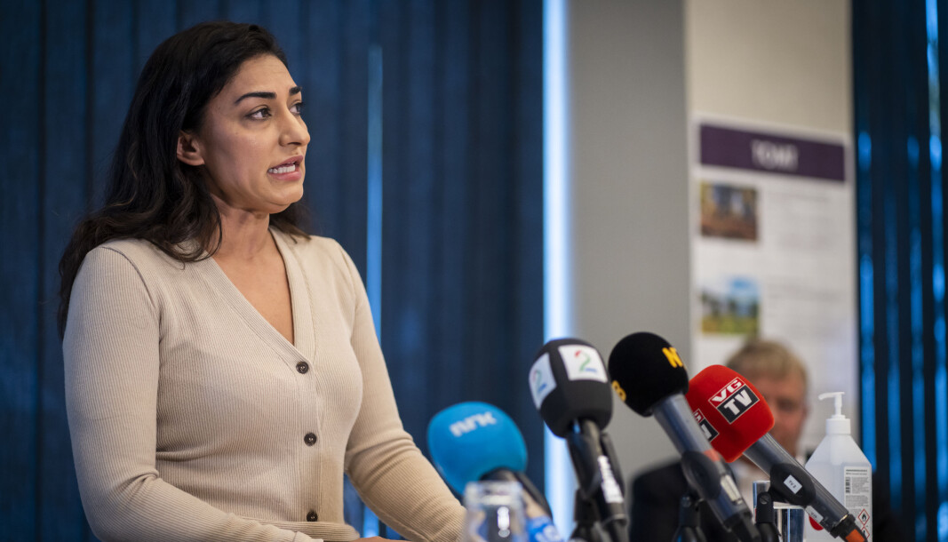 Shabana Rehman, daglig leder i stiftelsen Født Fri under pressekonferansen i fjor høst der hun tilbakeviste kritikken om dårlig økonomistyring. Shabana Rehman, daglig leder i stiftelsen Født Fri under pressekonferansen i fjor høst der hun tilbakeviste kritikken om dårlig økonomistyring.