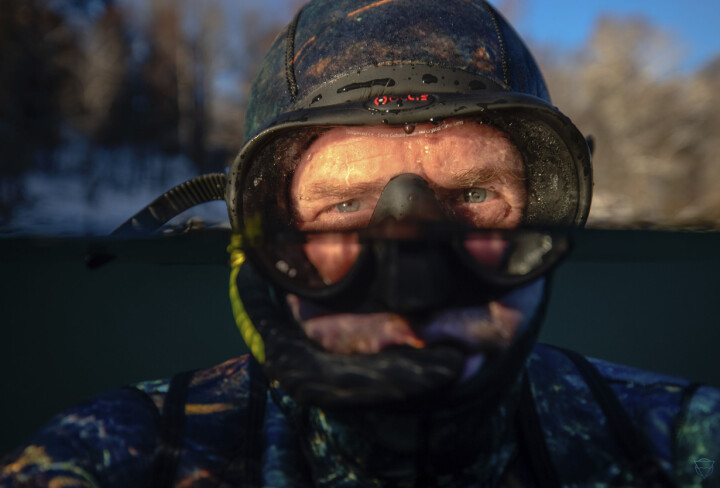 DN-fotograf Aleksander Nordahl trives godt både i og under vann.
