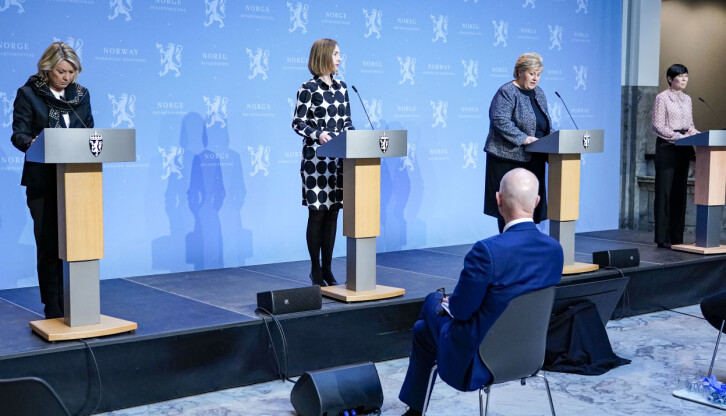 Statsminister Erna Solberg, næringsminister Iselin Nybø, justis- og beredskapsminister Monica Mæland og utenriksminister Ine Eriksen Søreide er blant de få kvinnene som blir omtalt ofte i norske medier. Her er de avbildet på en av regjeringens mange pressekonferanse om koronasituasjonen.