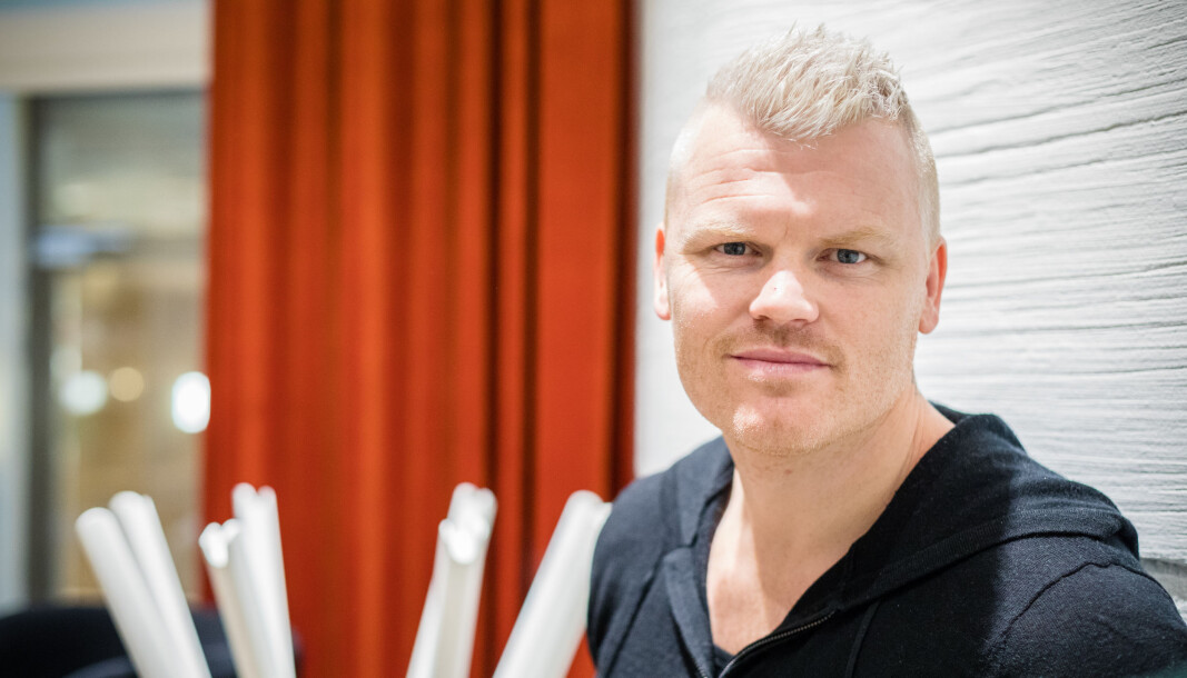 John Arne Riise var i sin fotballkarriere vant til å levere med venstrefoten. Nå skal han levere fra tastaturet for VG. John Arne Riise var i sin fotballkarriere vant til å levere med venstrefoten. Nå skal han levere fra tastaturet for VG.