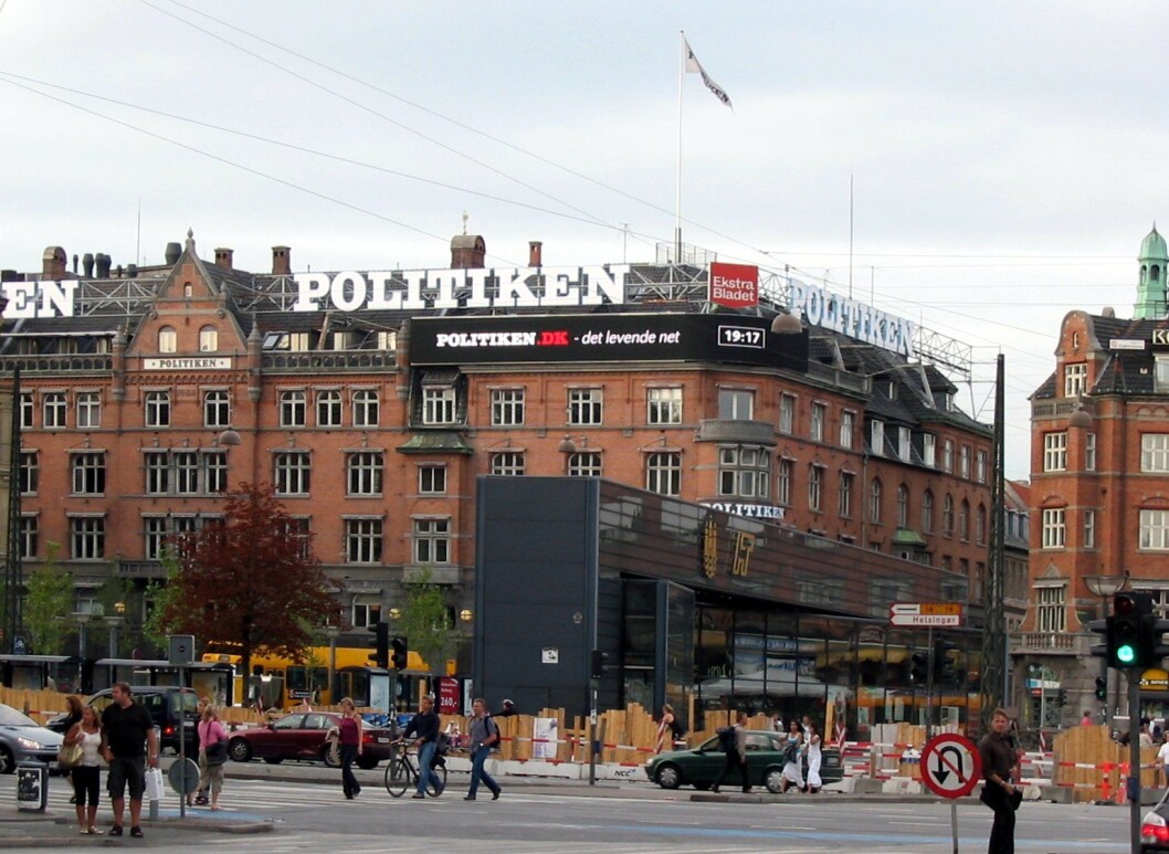 Logoene til avisene Politiken og Ekstra Bladet i København. Logoene til avisene Politiken og Ekstra Bladet i København.