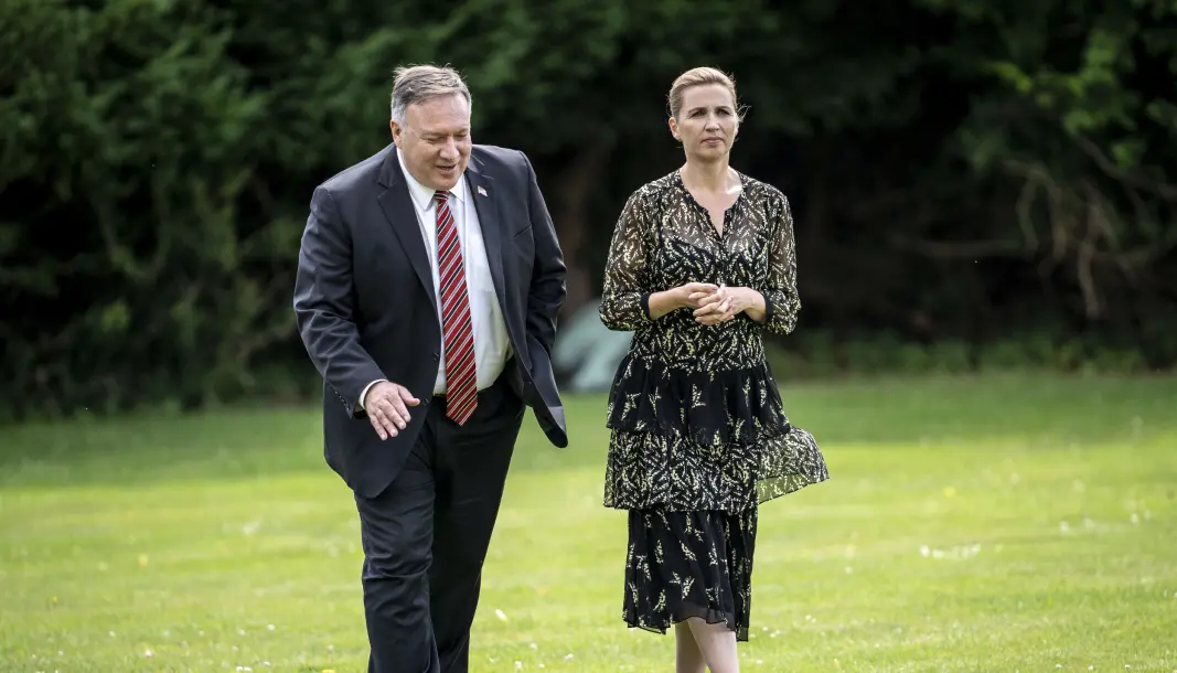 USAs daværende utenriksminster Mike Pompeo (til venstre) avbildet da han møtte Danmarks statsminister Mette Frederiksen i Danmark i fjor sommer. USAs daværende utenriksminster Mike Pompeo (til venstre) avbildet da han møtte Danmarks statsminister Mette Frederiksen i Danmark i fjor sommer.