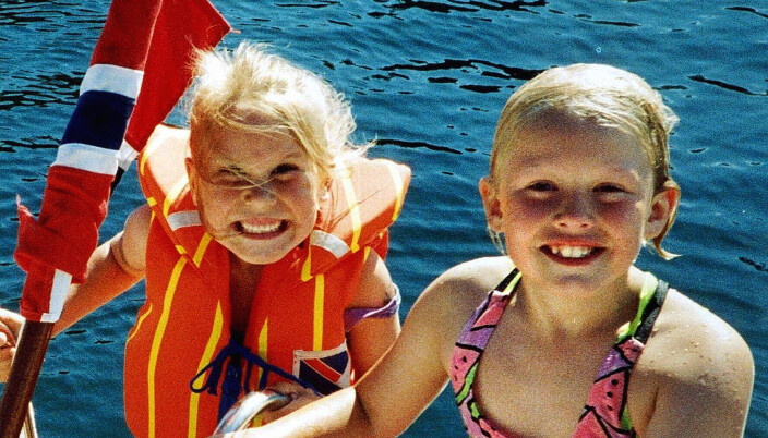 Stine Sofie Sørstrønen (t.v.) og Lena Sløgedal Paulsen ble funnet voldtatt og drept i Baneheia i Kristiansand i 2000. Stine Sofie Sørstrønen (t.v.) og Lena Sløgedal Paulsen ble funnet voldtatt og drept i Baneheia i Kristiansand i 2000.