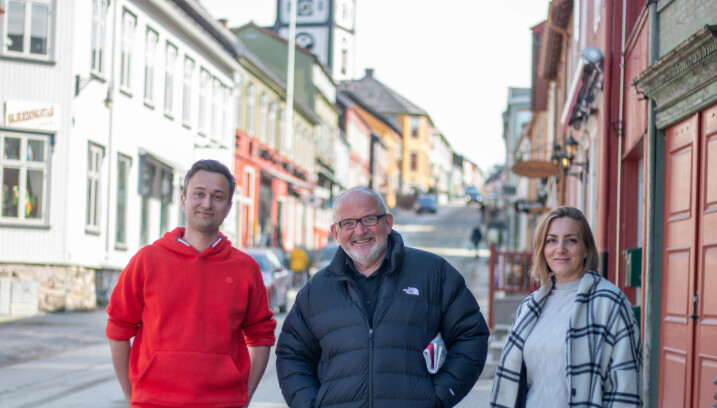 Fra venstre journalist Eskil Buseth Folstad, redaktør og daglig leder Nils Kåre Nesvold og journalist/grafiker Eli Wintervold.