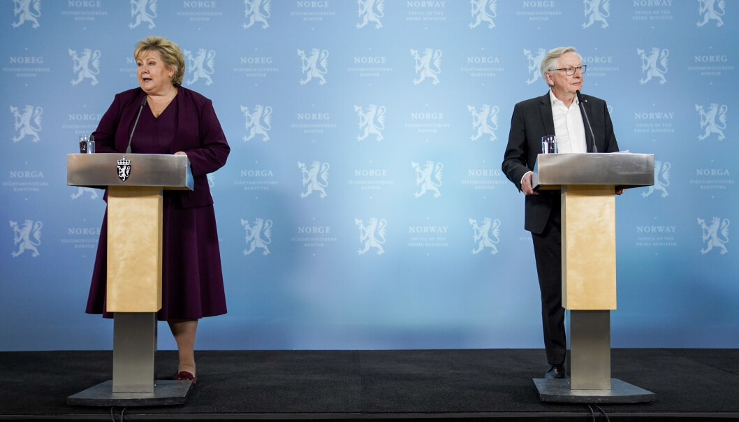 Koronakommisjonens leder Stener Kvinnsland (t.h) overleverte kommisjonens sluttrapport til statsminister Erna Solberg (H) i forrige uke. Pressens offentlighetsutvalg er kritisk til flere av funnene. Koronakommisjonens leder Stener Kvinnsland (t.h) overleverte kommisjonens sluttrapport til statsminister Erna Solberg (H) i forrige uke. Pressens offentlighetsutvalg er kritisk til flere av funnene.
